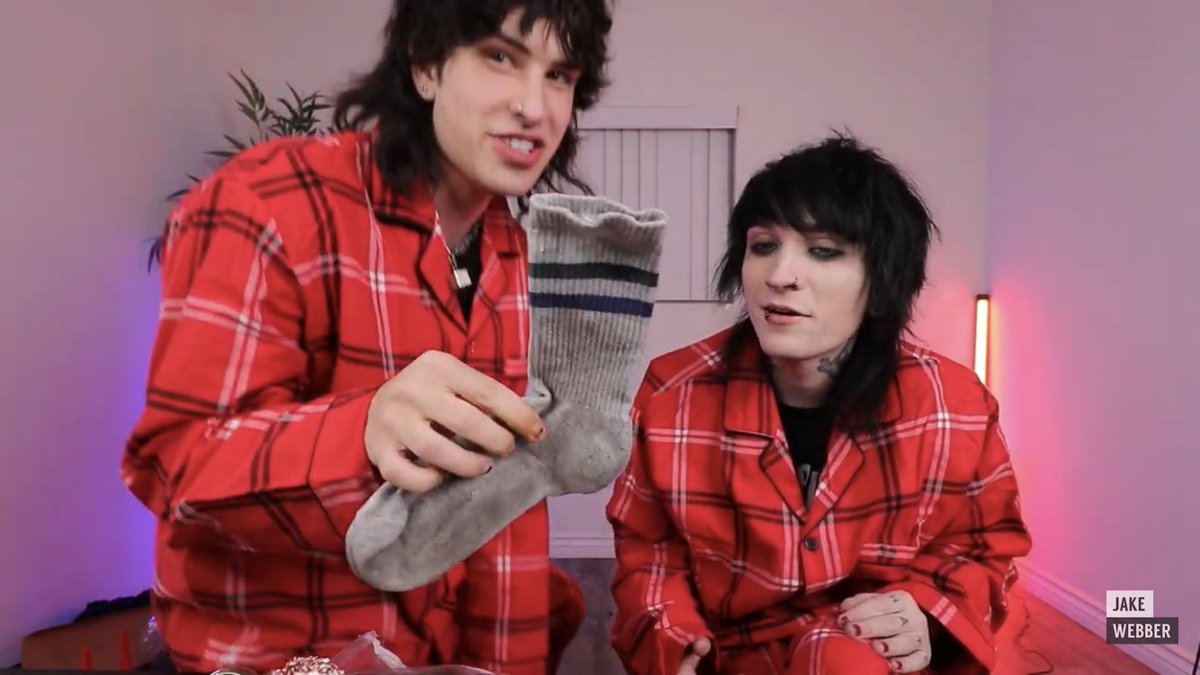 Freak0na1eash's tweet image. My friend showing me what she found in her brothers room