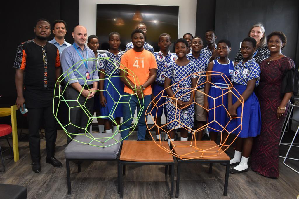 UNICEFGhana's tweet image. Science is best learned when practised. Yet, many schools don&apos;t have science labs.

@UNICEFStartups alumnus, @Dext_Tech, is helping children to use #ScienceSet to practically learn and solve science problems.

60,000 children from 300 schools have benefited from this initiative.
