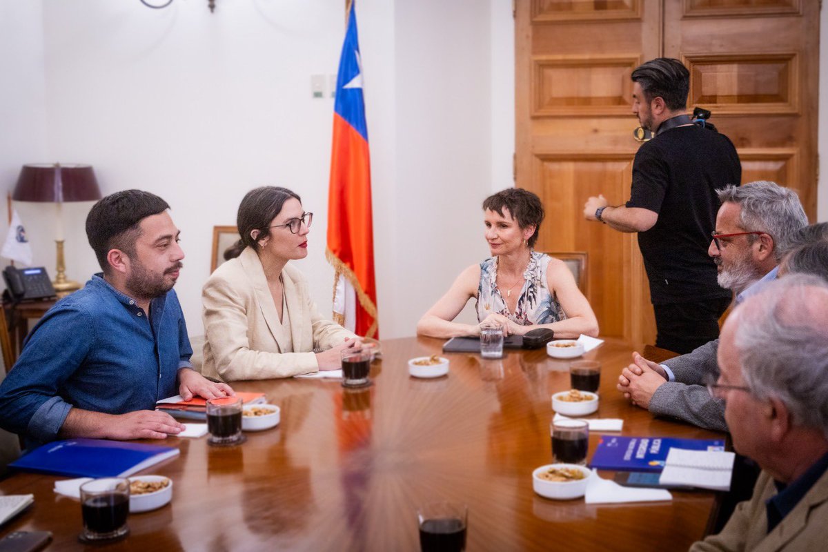 📍Hoy formamos parte del Comité Político Ampliado para trabajar en las demandas de la ciudadanía. 👉 Nuestro compromiso con las necesidades del pueblo de Chile son primordiales y todos los días trabajamos por una nación democrática donde nadie quede atrás Avanzamos!