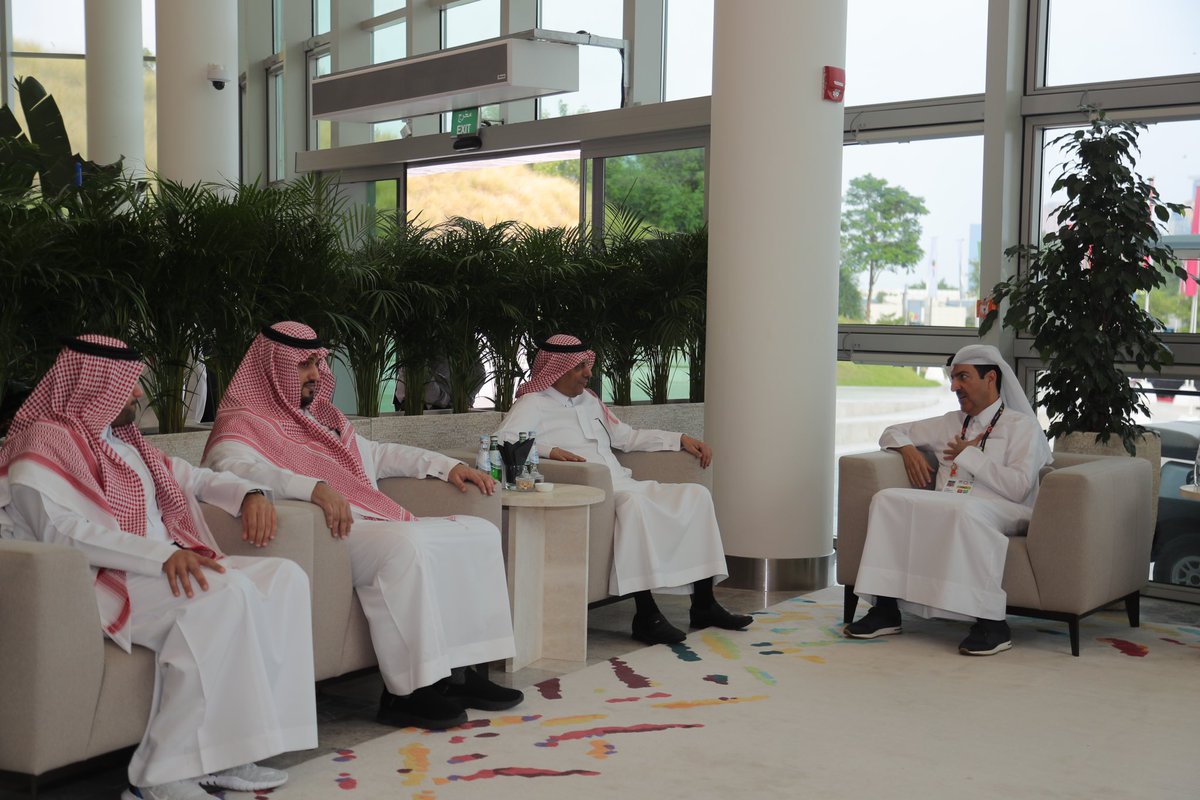 KSAMOFA's tweet photo. #الدوحة | وكيل وزارة الخارجية للشؤون الدولية المتعددة الدكتور #عبدالرحمن_الرسي يزور جناح المملكة العربية السعودية وجناح دولة قطر الشقيقة في إكسبو 2023 الدوحة للبستنة. https://t.co/BmFLJXumPn