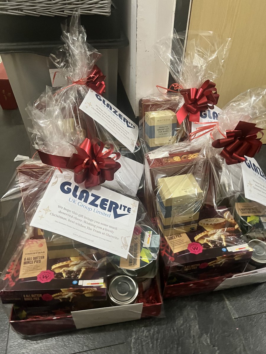 Absolutely loved surprising adult #cancer patients with #Christmas Hampers funded by @GlazeriteLtd The joy & happy tears were priceless. Help us continue the spirit of giving - donate to support our 25 days of giving - justgiving.com/page/tlf25days… #Northampton