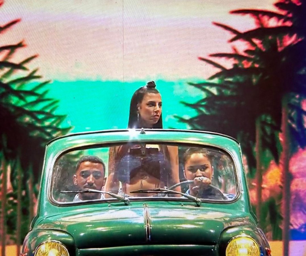 HearDesiRoar's tweet photo. "PERO MI JOSEMA, ES UN ENAMORADOoOooO, UN ENAMORADO DE LOS COCHES DEL PASADoOoOoOo"

#OTGala2 https://t.co/DxwhSotdBu