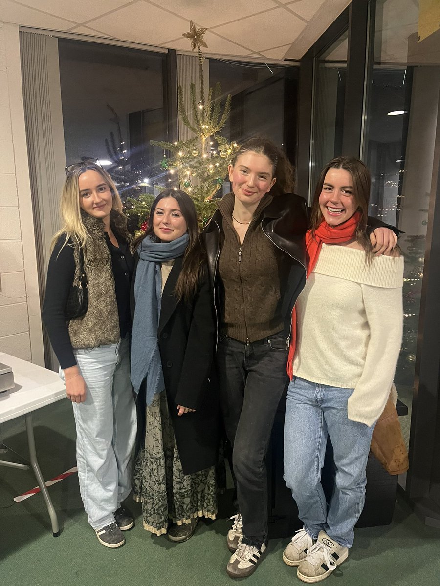 OratoryAlumni's tweet photo. Great to see our #OldOratorians come to support us at this year’s Christmas Fair ! #OratoryAlumni #OratoryCommunity #OratoryFamily https://t.co/qilbI4EY5W