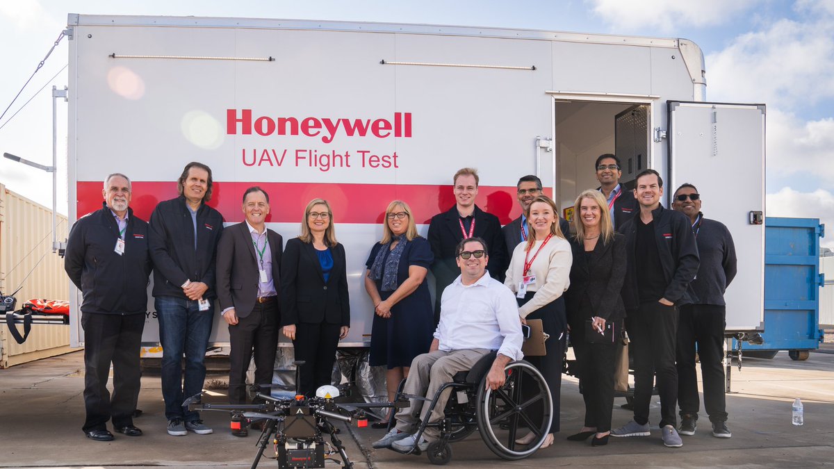 As we prepare for a future with drone package delivery and air taxis, I'm glad to have a partner like @Honeywell_Aero based right here in Phoenix. Last week, they gave me a firsthand look at their cutting-edge technology and a preview of where the industry is headed.