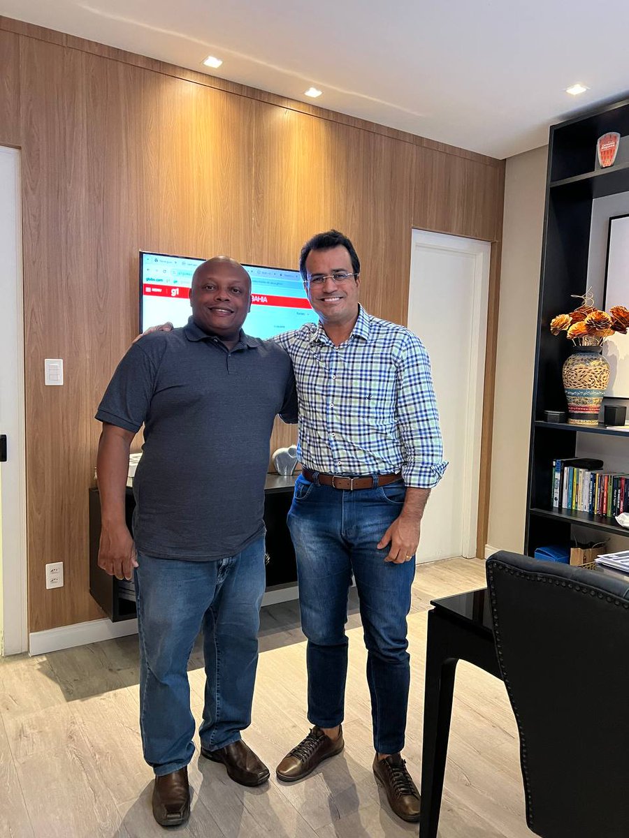 terencelessa's tweet photo. Em um bate-papo com o companheiro Dr. Roberto, médico e presidente do PT em Madre de Deus. Desejo todo sucesso na condução dessa missão, meu amigo! Conte comigo 🤝🏽 https://t.co/UTWwAKXmjB