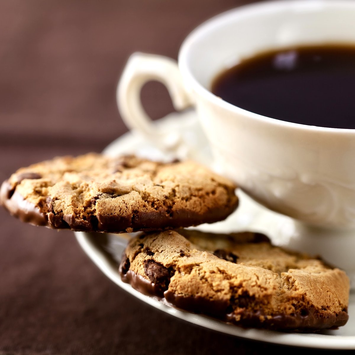 Dunk, sip, and celebrate – it’s #NationalCookieDay! 🍪☕ Indulge in the perfect pairing of coffee and cookies. Are you team crunchy cookie or soft cookie? Let us know! 👇🏽