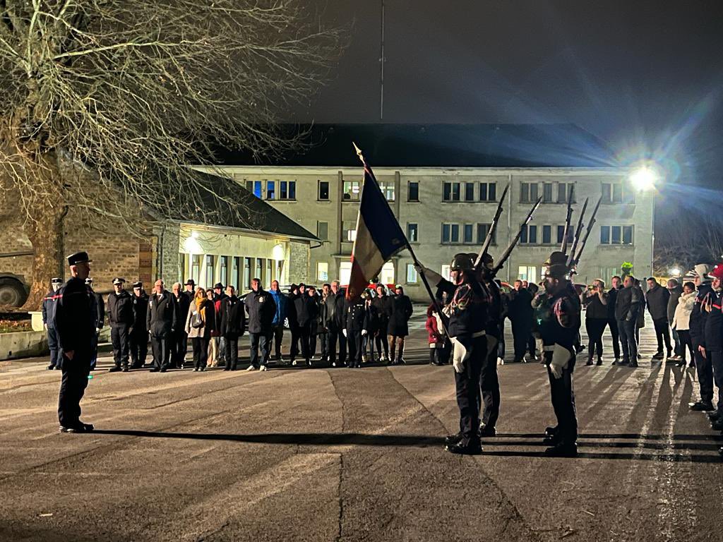 UDSP des Ardennes (@udsp08) on Twitter photo <a href="/udsp08/">UDSP des Ardennes</a> présente ce week end lors des différentes Ste barbe des 👩🚒:
✅Vendredi soir au #cis <a href="/villedesedan/">Ville de Sedan</a> ;
✅Samedi matin au #cis de Mouzon;
✅Samedi soir au #cis de Carignan.
Félicitations à tous les récipiendaires.
<a href="/sdis08/">SDIS des Ardennes</a> <a href="/ursp_giracal/">GIRACAL</a> <a href="/PompiersFR/">Pompiers de France</a> <a href="/udsp08/">UDSP des Ardennes</a> présente ce week end lors des différentes Ste barbe des 👩🚒:
✅Vendredi soir au #cis <a href="/villedesedan/">Ville de Sedan</a> ;
✅Samedi matin au #cis de Mouzon;
✅Samedi soir au #cis de Carignan.
Félicitations à tous les récipiendaires.
<a href="/sdis08/">SDIS des Ardennes</a> <a href="/ursp_giracal/">GIRACAL</a> <a href="/PompiersFR/">Pompiers de France</a>