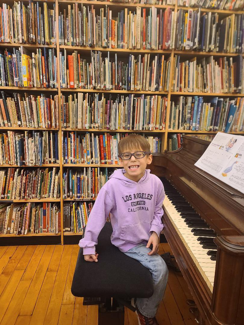 CaedmonMusicSch's tweet photo. Look what I can play! 🎹🎶 #CaedmonMusicSchool #TheCaedmonStory #CaedmonFirstGrade https://t.co/XJWpcOe9ko