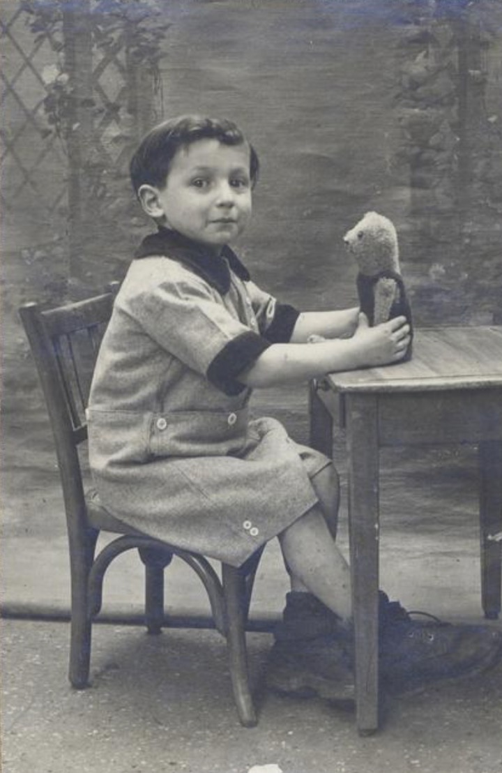 4 December 1937 | French Jewish boy, Jacques Waks, was born in Paris. He was deported to #Auschwitz from #Drancy on 10 February 1942. He was murdered in a gas chamber after arrival selection.