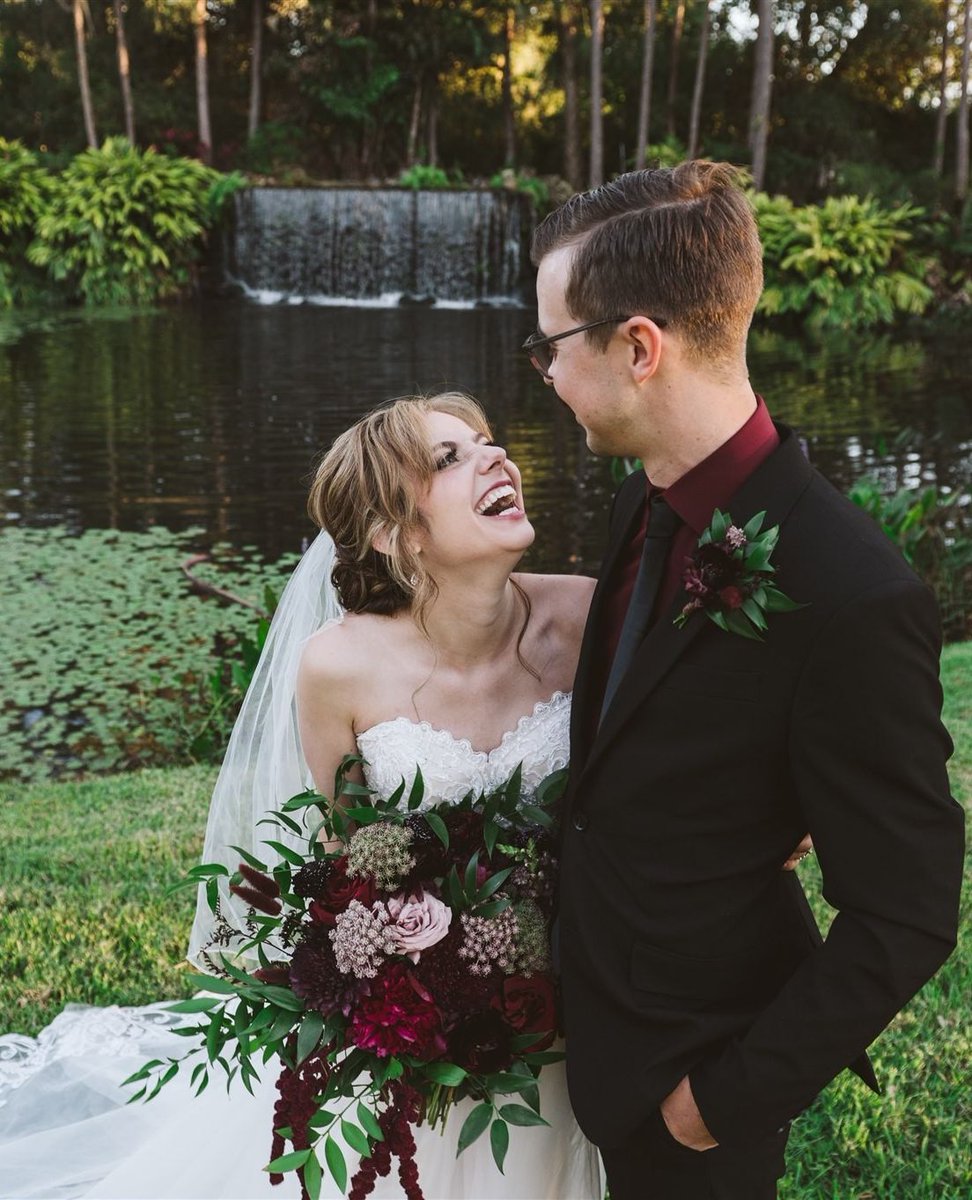 Here at Simply Enchanted, we love colorful weddings but also gravitate towards moody and unique wedding vibes. Kevin and Cat's wedding last fall was exactly that🖤🌹

#simplyenchantedevents #simplyenchanted #weddingpro #moodyweddings #moodyweddingvibes #moodywedding