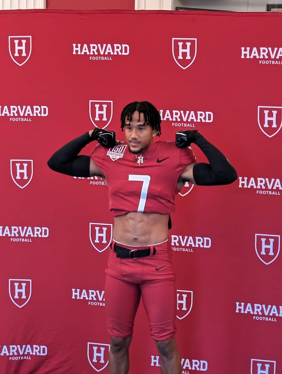 kam_manley's tweet photo. Thank you @HarvardFootball coaches and players for making me feel at home on my official visit. @coach_craw @RRACKLEY9 @CoachRagland919 https://t.co/fsGQkOfgJG