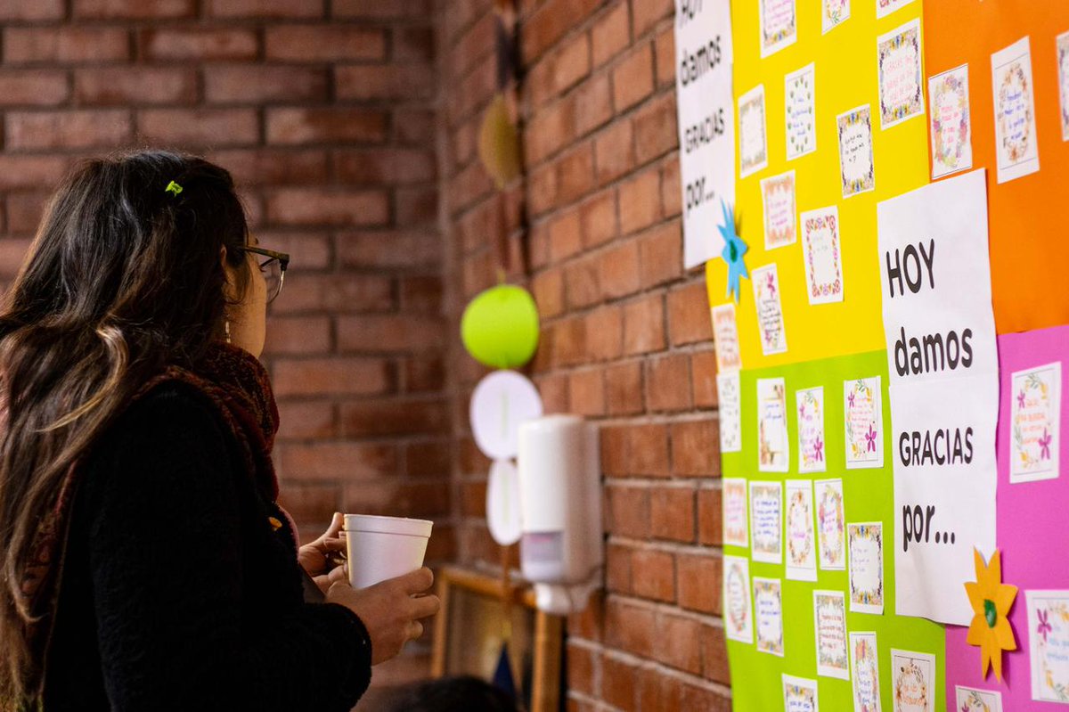 Seguimos compartiendo fotos de la Jornada formativa: "La Felicidad, Se aprende y se comparte", instancia que invitó a reflexionar sobre nuestras emociones y estado de bienestar emocional ¡Gracias a todos por participar y aportar con sus experiencias!