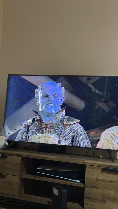 I know I&rsquo;m 27 years too late to the party but Buffy is fucking great 🤣🤣 https://t.co/assxuuVsXU