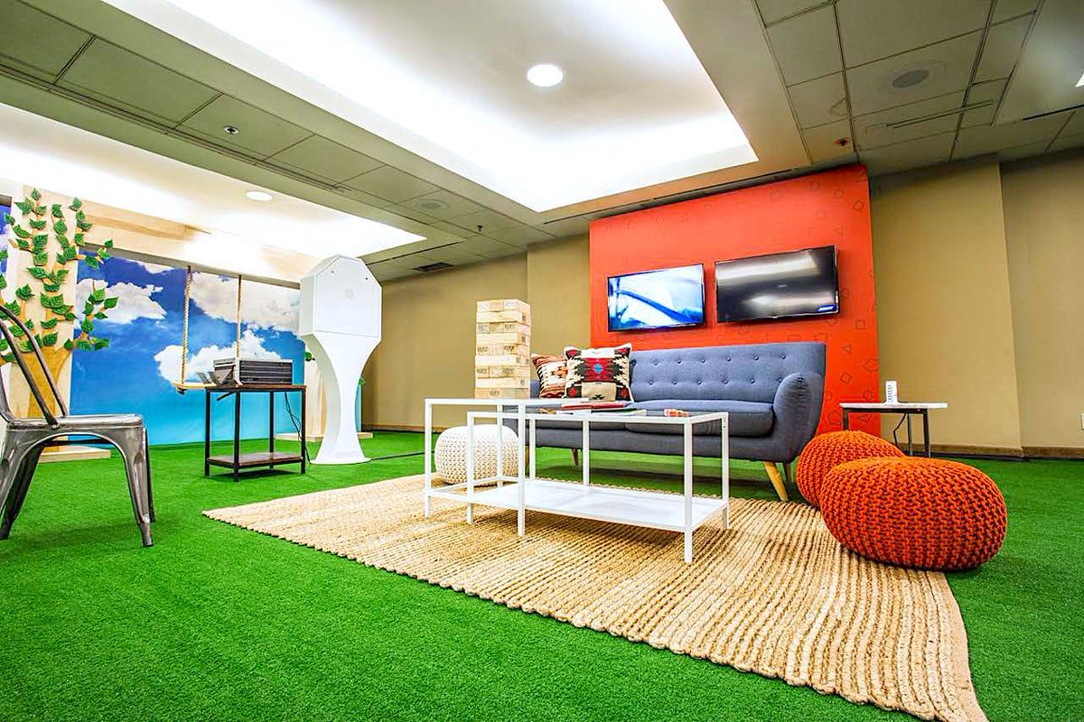 Too chilly to go outside 🥶? Bring outdoor fun inside with our premium turf flooring. Design a bright &amp; fun space in the office or at any event
#eventflooring #eventdesign #customfloor #turffloor #syntheticturf #eventturf #eventfloor #customturf #realisticgrass #turfrolls
