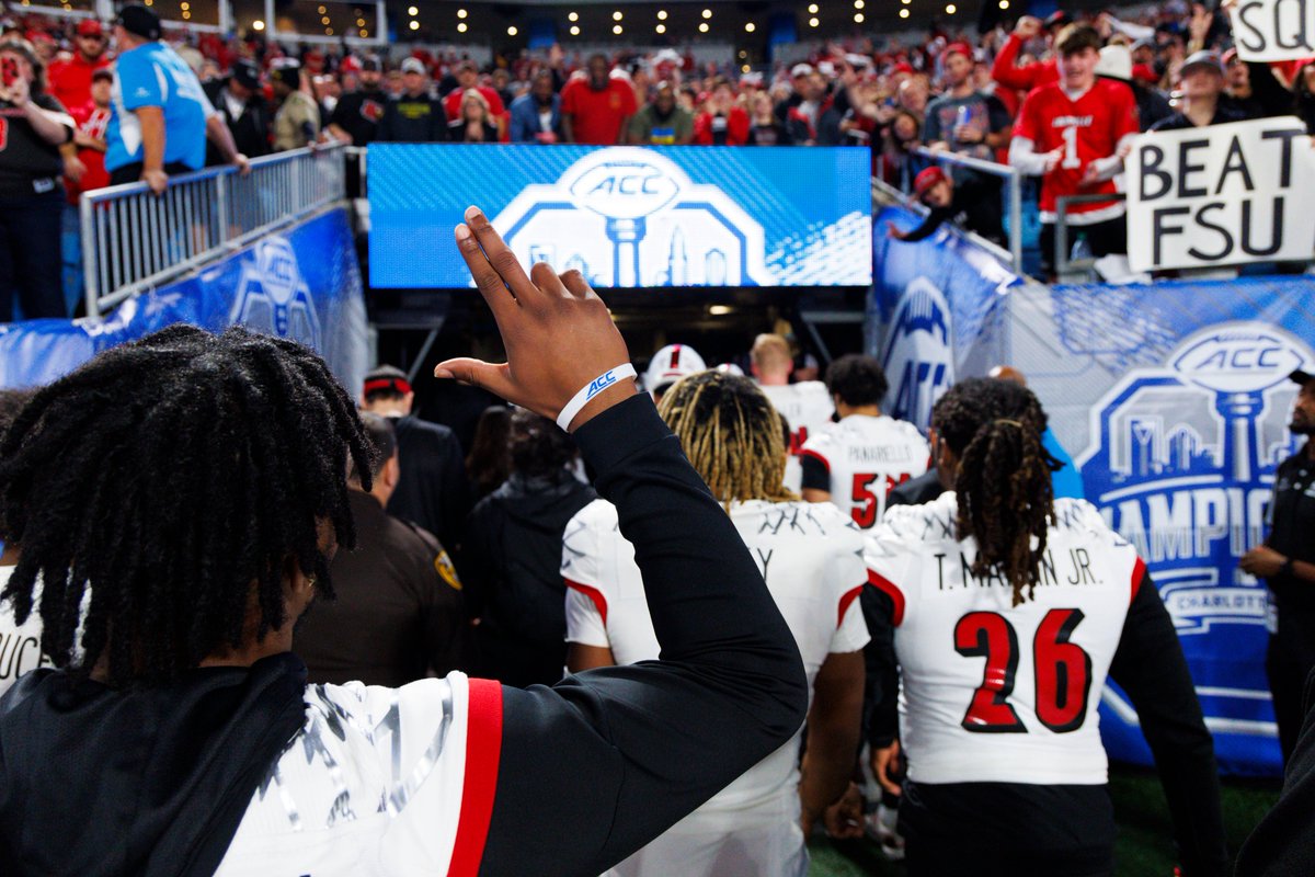 Louisville Football tweet media