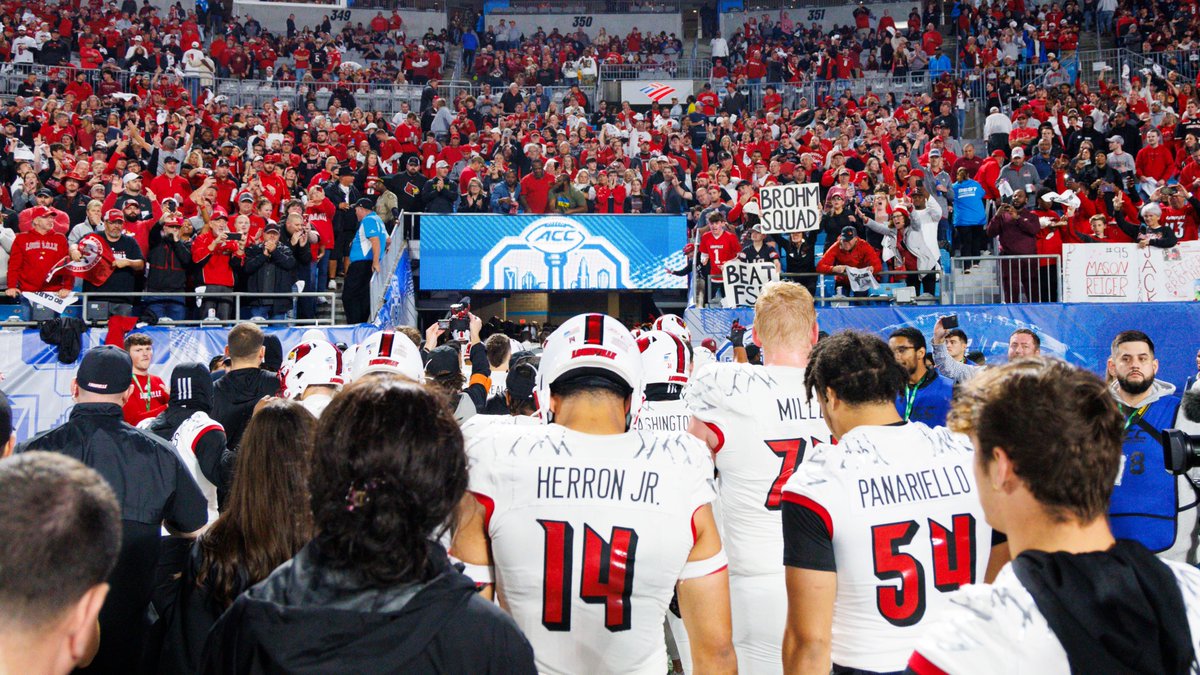 Louisville Football tweet media