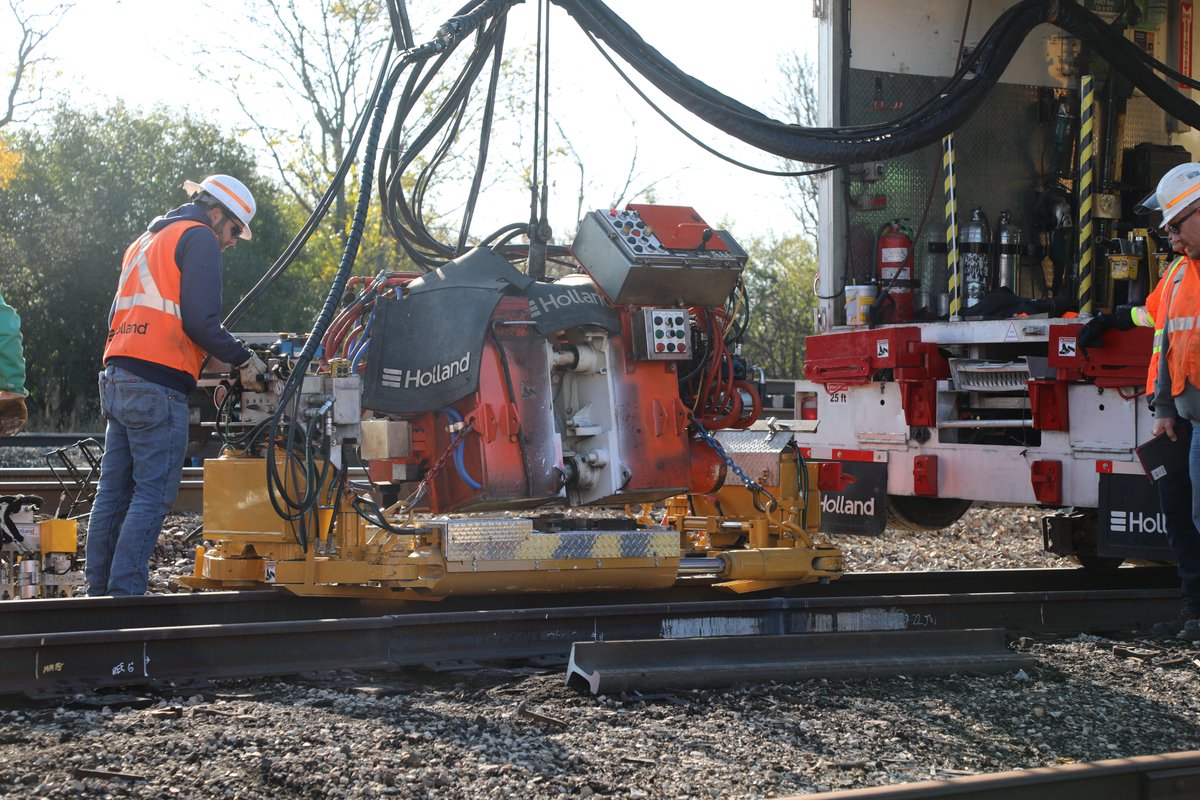 Looking for a sustainable way to repair your railways? Holland's short plug flash-butt welding reinvents defect and joint elimination with minimal scrap. Learn more in a free live webinar by Progressive Railroading Wednesday, December 6th.
Register here: hollandco.com/reinventing-de…