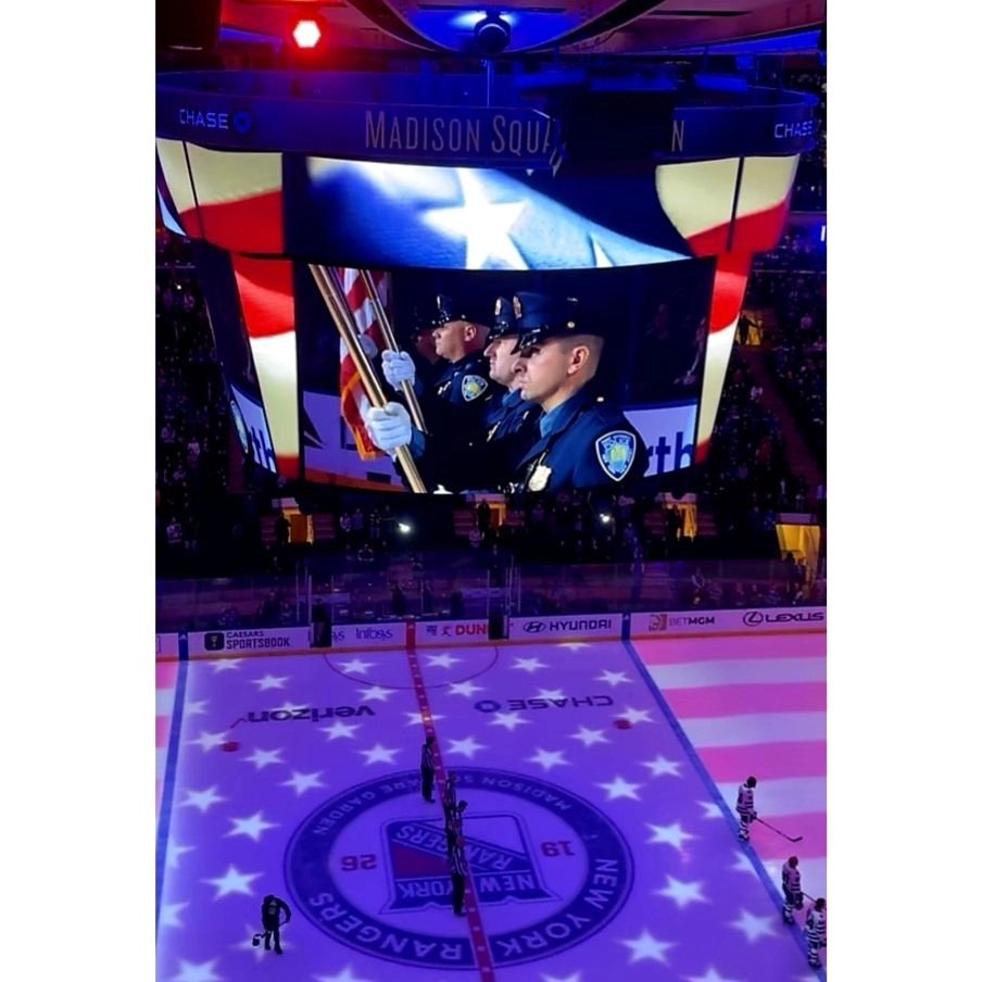 PAPD911's tweet photo. Sun., 12/3/23 Madison Square Garden;
The PAPD Honor Guard presented the Colors in honor of the United States of America at the New York Rangers hockey game versus the San Jose Sharks.
#PAPD #PAPDHonorGuard #nyrangers #MSG #sjsharks #papdprotectsnynj #PAPBA https://t.co/IIGERDY9Uc