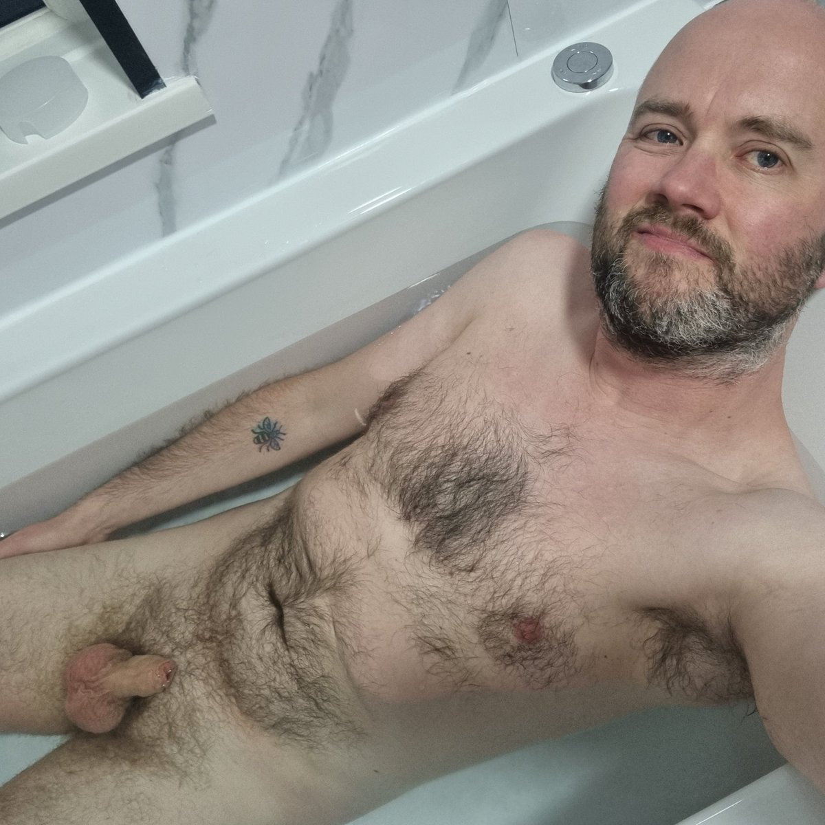 chrisjb1982's tweet photo. Loving our new bath 🛁 https://t.co/9OGG9R8VBG