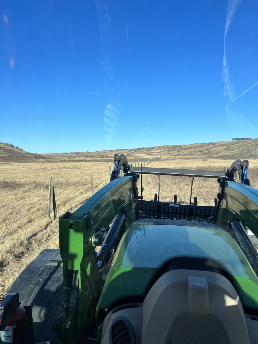 grassncows's tweet photo. Beauty day for fencing. Dry means no frost to pound through… Is it still #fallwork in December? https://t.co/2SuAAxyBuy