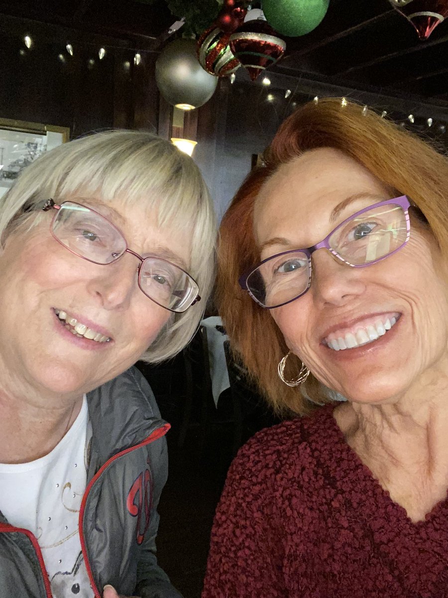 NatsRallyCat's tweet image. Dinner at Maggiano’s with @royalmusing and we’re off to see #AmyGrant and #MichaelWSmith at #CapitalOne in #Tysons ❤️🐾❤️