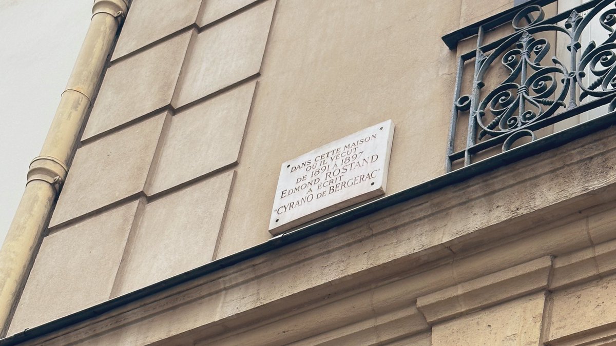 geoffroyboulard's tweet photo. #Culture Rencontre avec Alexis #Michalik dont la pièce #Edmond, tragicomédie (qui raconte la création de #Cyrano de Bergerac écrite rue Fortuny #Paris17) aux 5 Molières qui a dépassé les 1 500 représentations ! Merci Thomas Sertillanges, fondateur du Festival Edmond Rostand. https://t.co/wynohyWCZt