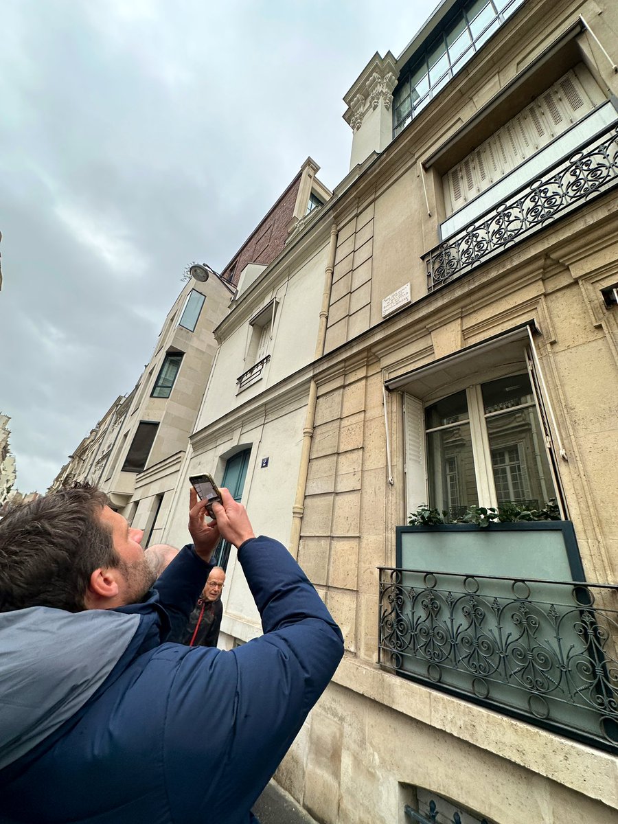 #Culture Rencontre avec Alexis #Michalik dont la pièce #Edmond, tragicomédie (qui raconte la création de #Cyrano de Bergerac écrite rue Fortuny #Paris17) aux 5 Molières qui a dépassé les 1 500 représentations ! Merci Thomas Sertillanges, fondateur du Festival Edmond Rostand.