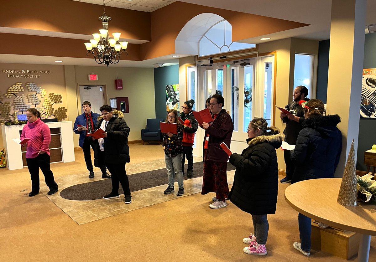 ShepherdsCollge's tweet photo. 🎶🎄🎶It's beginning to sound a lot like Christmas! 🎶🎄🎶

Some Shepherds College carolers surprised the Findley Center staff with several well-loved Christmas songs to start our Christmas Spirit Week! ❤️💚❤️ https://t.co/lSUlKKaDVl