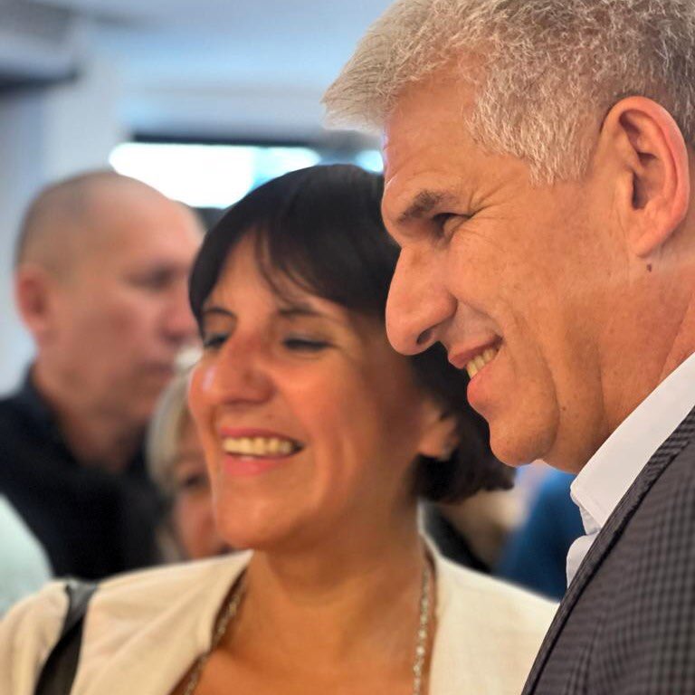 Esta tarde, en la inauguración de la librería YENNY en la famosa esquina de los libros de la Ciudad de San Luis (Belgrano y Colon). La cordial bienvenida a este nuevo emprendimiento y el recuerdo permanente de querida Librería Anello.