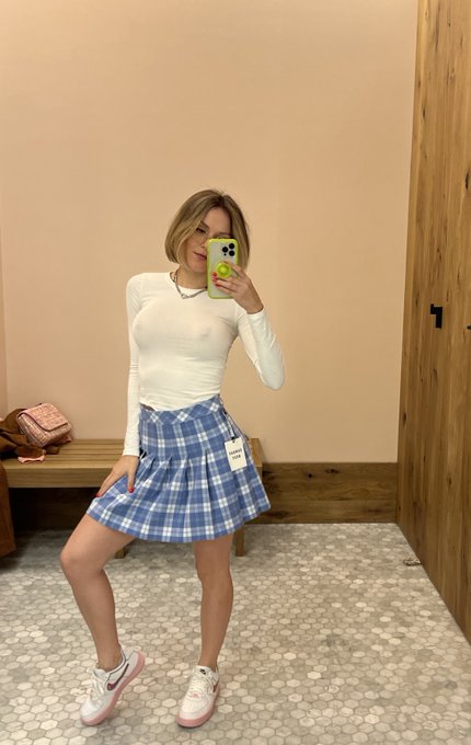 Trying out this skirt. Do you like how it looks? Buy or pass? https://t.co/L1yL8izHBL<a href="/tag/coachella"class="tags"><span>#coachella</span></a>