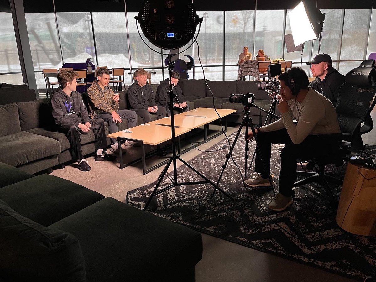 WillDuPont35's tweet image. No longer on the team.

Dec 6th will be my final day at V1 as I have been laid off.

Creating &amp;amp; capturing content over the past 2 years for multiple top-tier esports teams has been such an unreal experience.

I’m open to capture for CDL &amp;amp; other esports teams. DM for inquiries 🤝🏾