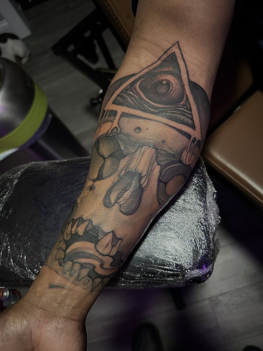 Skinwerks's tweet photo. #funwithcolor 🍭🎨😍 #craigfoster #gildedcardinal #gildedcardinaltattoo #whereiscarrolltonga  #newschool #newschooltattoo #inkmaster3 #inkmaster6  #atlantatattoo #representingredclay 🍑  to#onetrickpony #hustlebutter 🐎 ✏️🖍 https://t.co/DukYQsELeW