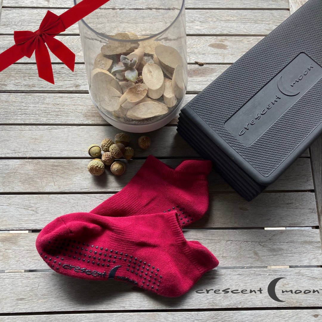 CrescntMoonYoga's tweet photo. Give the gift of wellness at Christmas with our yoga ECOmat. A great start to the New Year!
.
Shop link in profile.
.
#yogamat #ecomat #gripsocks #yoga #barre #pilates #pilatesmat #fitness #wellness #meditation #yogi #healthyliving #corefitness #plank https://t.co/HBGvjdoGRU