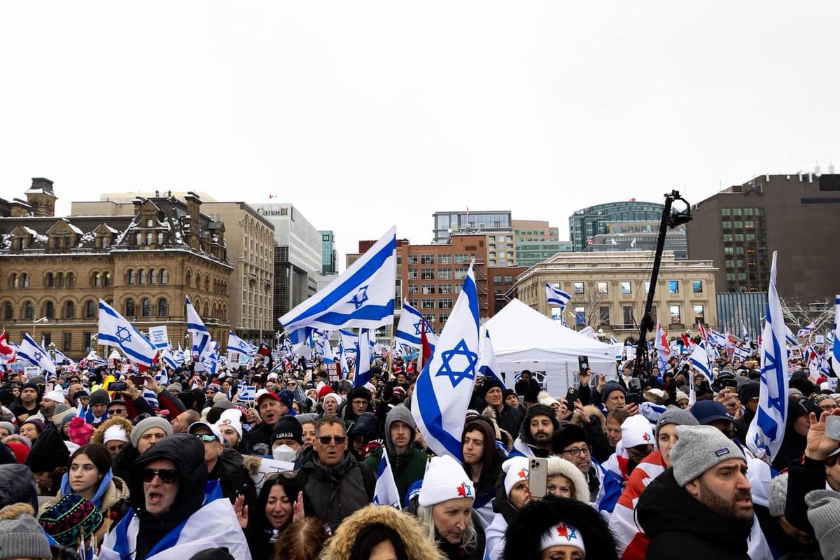 UJAFederation's tweet photo. What an incredibly powerful day! Thank you to the 15k Jews and allies who rallied for the Jewish people on Parliament Hill. The energy of the crowd kept us warm as we raised our voices for the hostages, for Israel, and for our rights as Jewish Canadians to be who we are. https://t.co/4wWkZJehUC