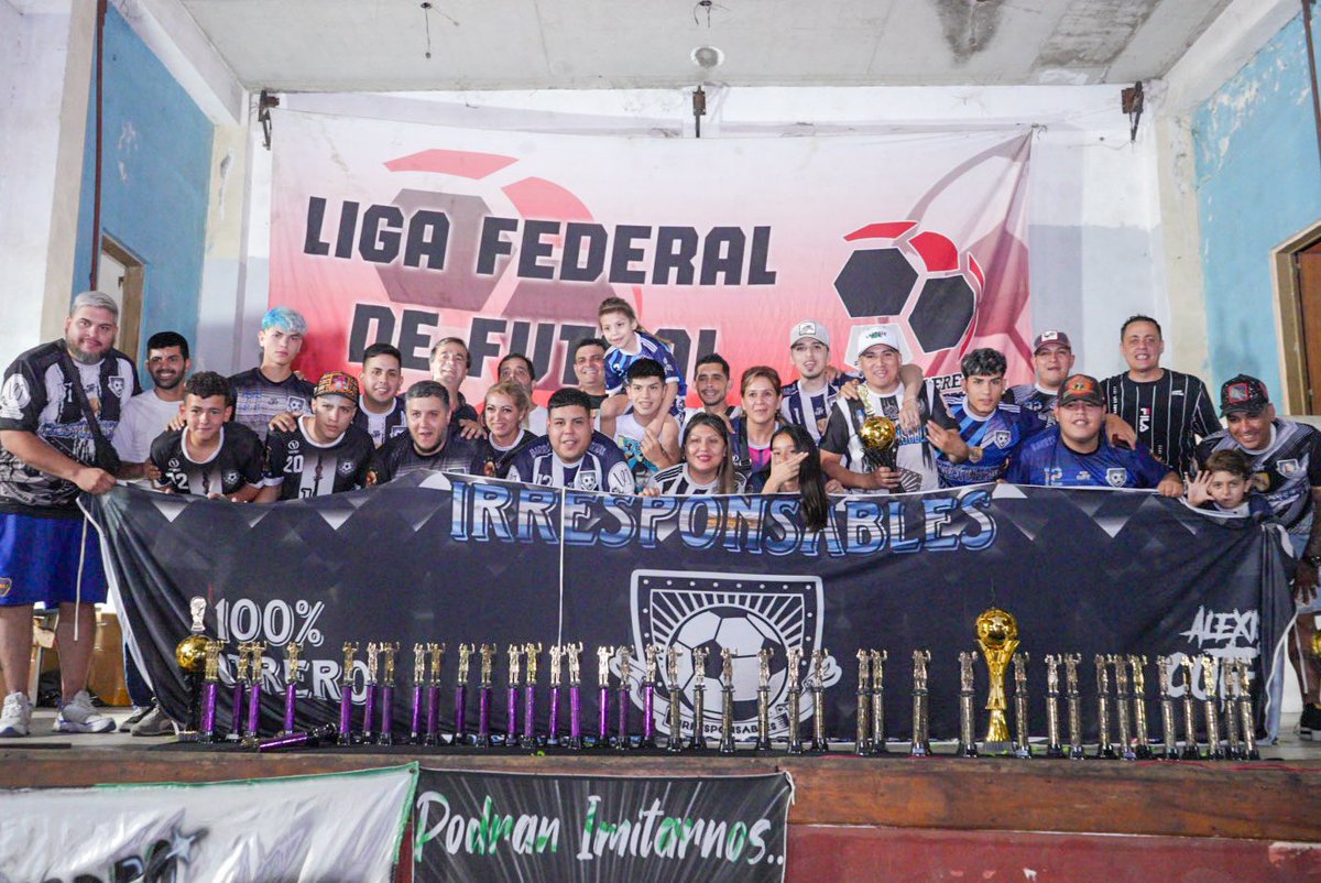 oscar_bitz's tweet photo. Participamos de la entrega de premios de la Liga Federal Futsal Zona Norte con @fmoreiraok y 40 equipos.

Esta Liga trabaja por los pibes/as de los barrios comprendiendo el rol fundamental que cumplen los clubes y el deporte para contenerlos y dar respuestas a las necesidades. https://t.co/PHwvPBb3Pr