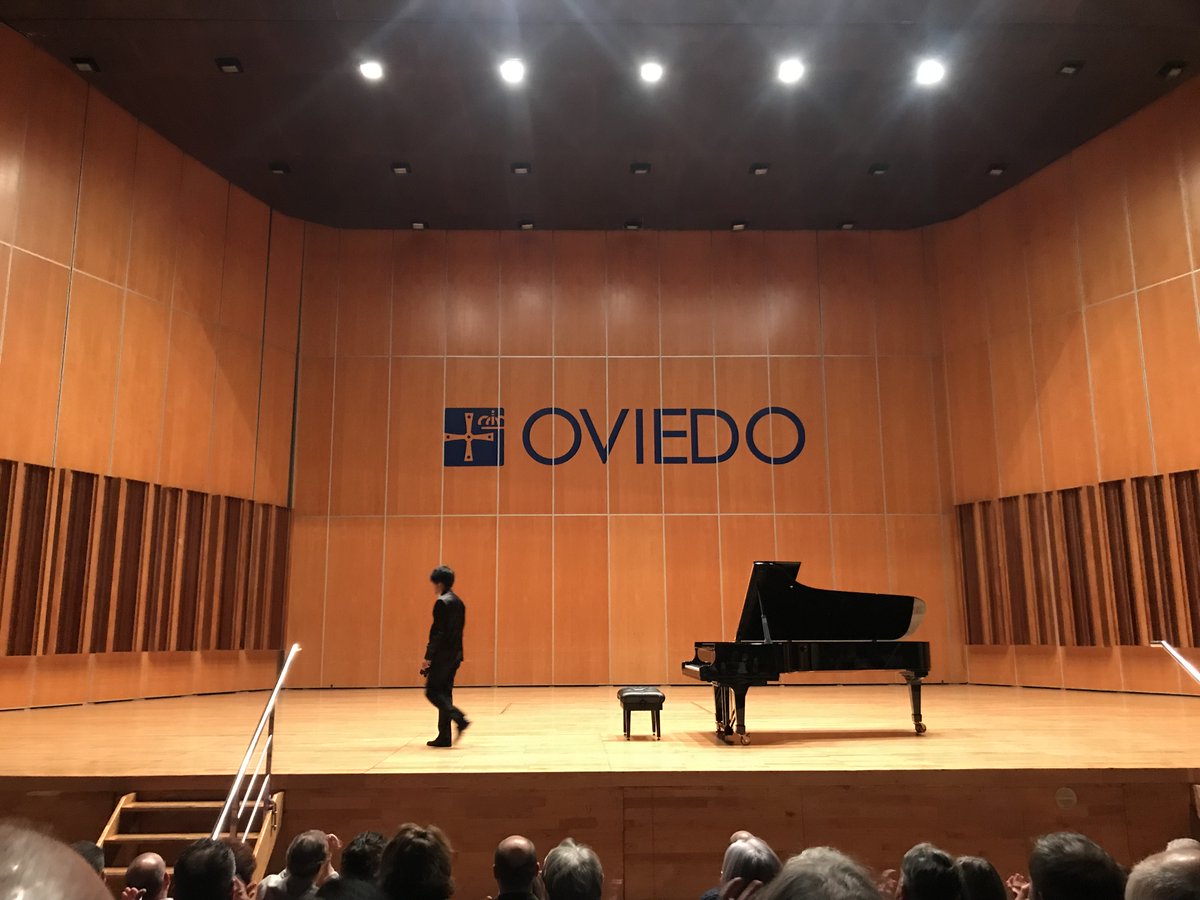 RamonSobrino1's tweet photo. Gran concierto de @Bruceliupiano en #JornadasPiano #LuisGIberni, @AuditorioOVD
Increíble en obras de gran virtuosismo: #Variaciones sobre "La ci darme la mano" de #Chopin y #Reminiscences de Don Juan de #Liszt
¡Bravo! 👏👏👏
@CosmeMarina @culturaoviedo @aytoviedo
@DavidAlvarez_ https://t.co/k8qt5FA6Cl
