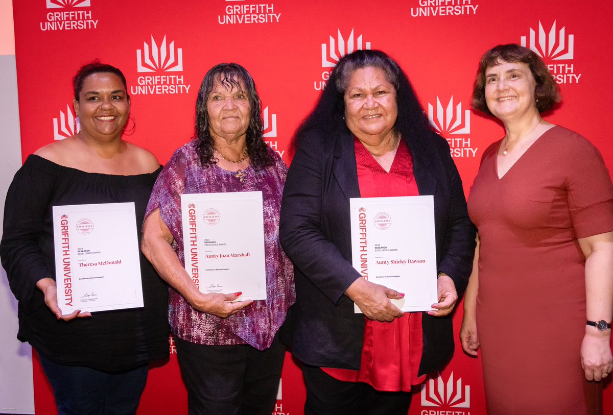 What an honour to have Mount Isa Elders and community members represent the Yapatjarrathati project, which was awarded the Griffith University Vice Chancellor’s Excellence award for Research Impact. @Griffith_Uni @Griffith_CMH @MenziesHealth @healthgovau @NWestHealth @YPAMTISA