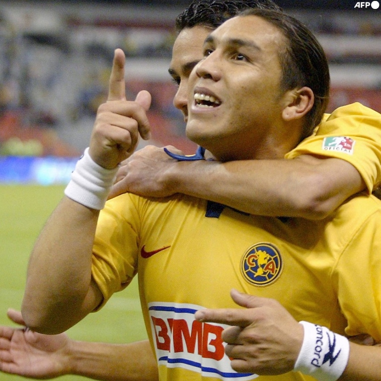 Y pensar que, en la peor época en la historia del Club América, este señor fue BICAMPEÓN DE GOLEO de la Copa Libertadores. No pudo ganar títulos colectivos, pero es, sin duda, uno de los mejores futbolistas extranjeros que hemos tenido en el futbol mexicano. Acá jamás olvidaremos