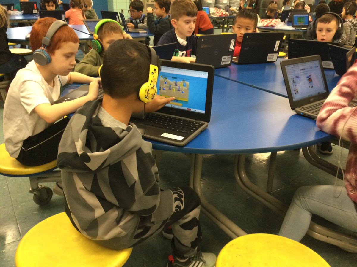 LAURABARBARINO4's tweet image. CS4All Week- #CSforAllNYC will build @NYCSchools students’ computational thinking, creativity, and problem-solving skills. PS 36 First grade students worked together to explore CS activities Join us for #CSEdWeek2023 @ps36dragons