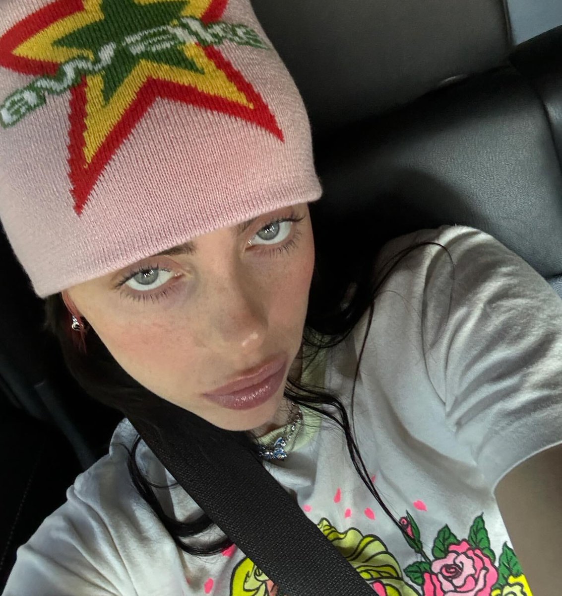 bespotifydata's tweet photo. draw a heart on your keyboard and whatever comes out will be the name of Billie Eilish’s next album✨ https://t.co/G9w41ASx73