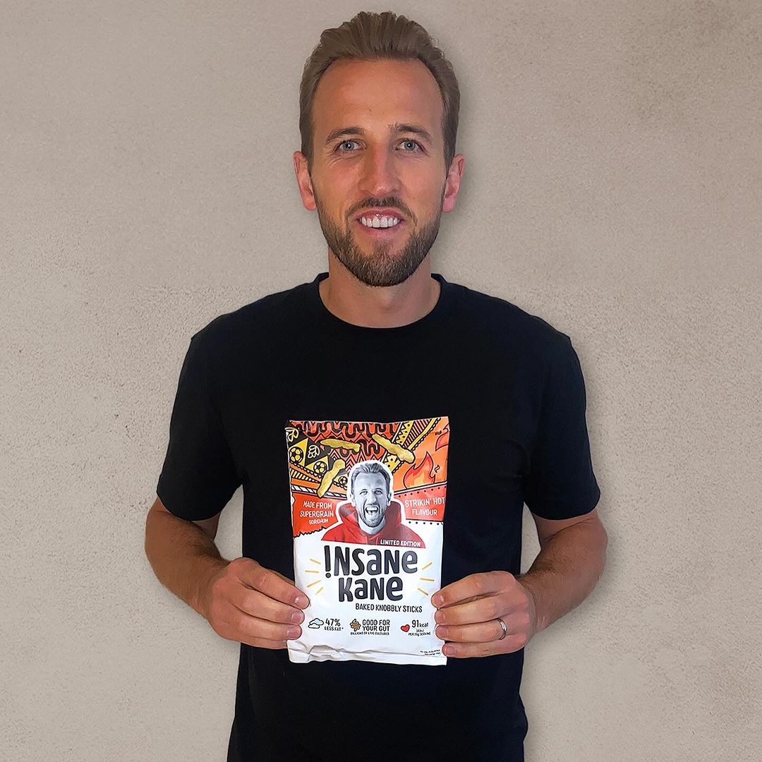 FCBayernXtra's tweet photo. A marca Insane Grain, produtora de snacks saudáveis, criou o sabor Insane Kane 🏴󠁧󠁢󠁥󠁮󠁧󠁿🍟 https://t.co/xrvC43KRAJ