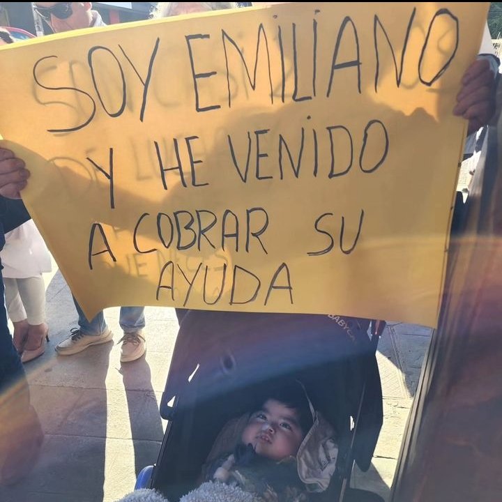 bowiehetfield's tweet photo. @GabrielBoric Ahora que andas allá, te recuerdo que prometiste ayudar a @TodosXEmiliano y no cumpliste. De hecho, ellos te están esperando afuera del lugar donde te vas a quedar. Que las promesas y ayuda no se las lleve el viento😡#zolgensmaparaemiliano https://t.co/aySyM1efY8