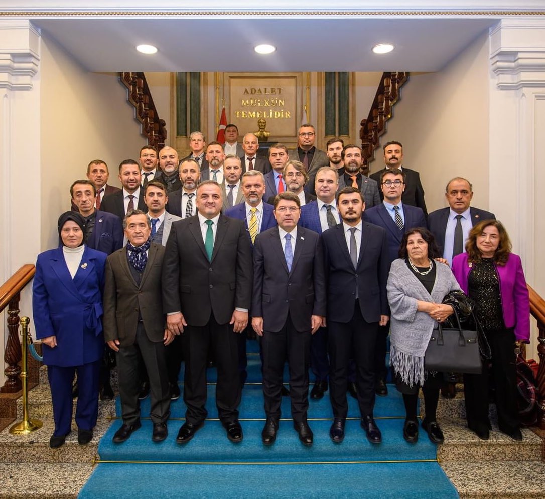yilmaztunc's tweet photo. #Zonguldak Dernekler Federasyonu Genel Başkanı Ziya Öncan, yönetim kurulu üyeleri ve federasyona bağlı dernek başkanlarını, Bakanlığımızda konuk ettik. Sivil toplumun önemi ve hemşehrilerimizin talepleri hakkında değerlendirmelerde bulunduk.

Başkanlarımıza nazik ziyaretleri için teşekkür ediyorum.

@zyncn 
@ZonguldakF