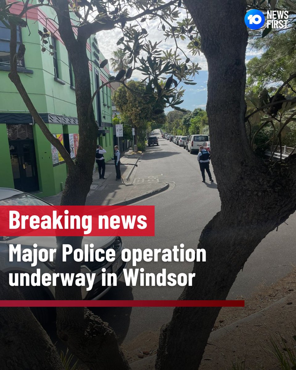 #BREAKING: A major police operation is underway in Windsor, in Melbourne's inner south.

Victoria Police have confirmed that they are "negotiating with a man in Albert Street in Windsor" near the intersection of Chapel St.

All traffic on Chapel St has been blocked between