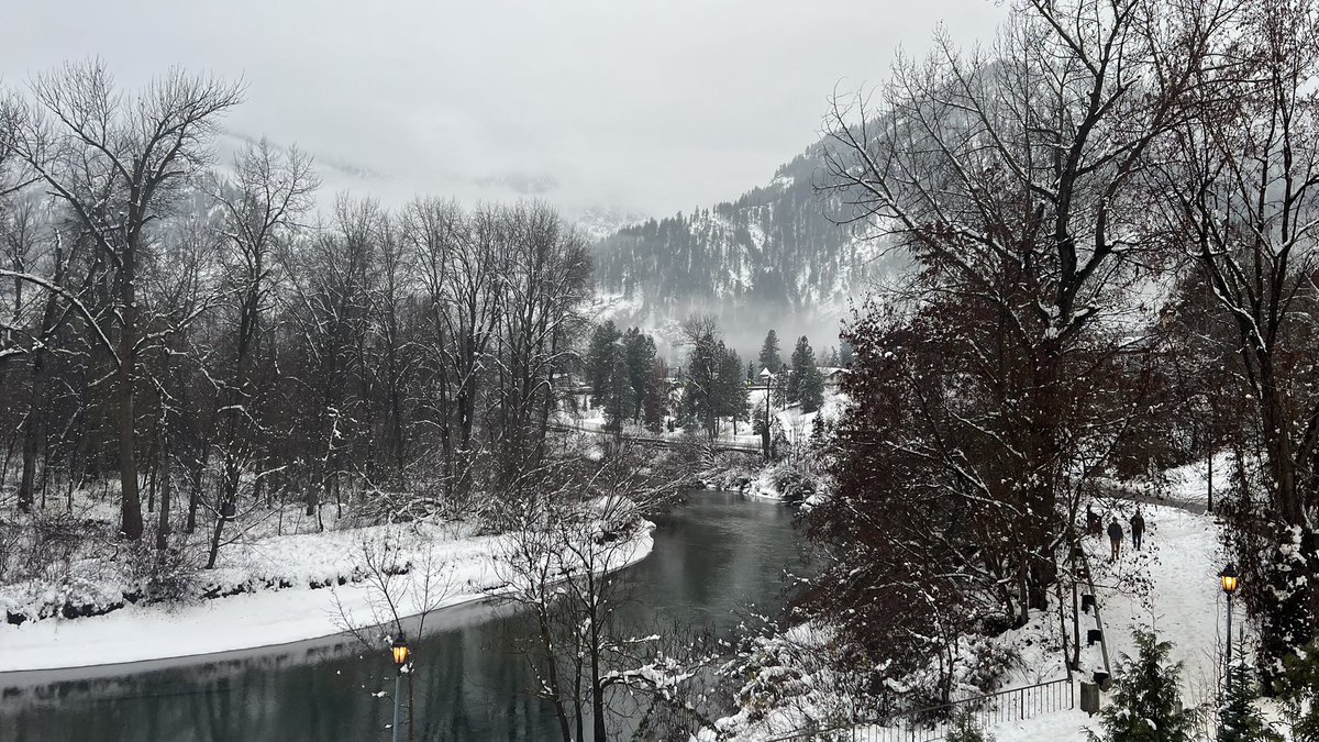 Mrs__Prudence's tweet photo. Spa vacation with my girl gang right before Christmas. The view from the balcony is so scenic; where do you think I am? ❄️🌲 #Chillaxing #SpaWithAView" https://t.co/L2GIf4b8dd