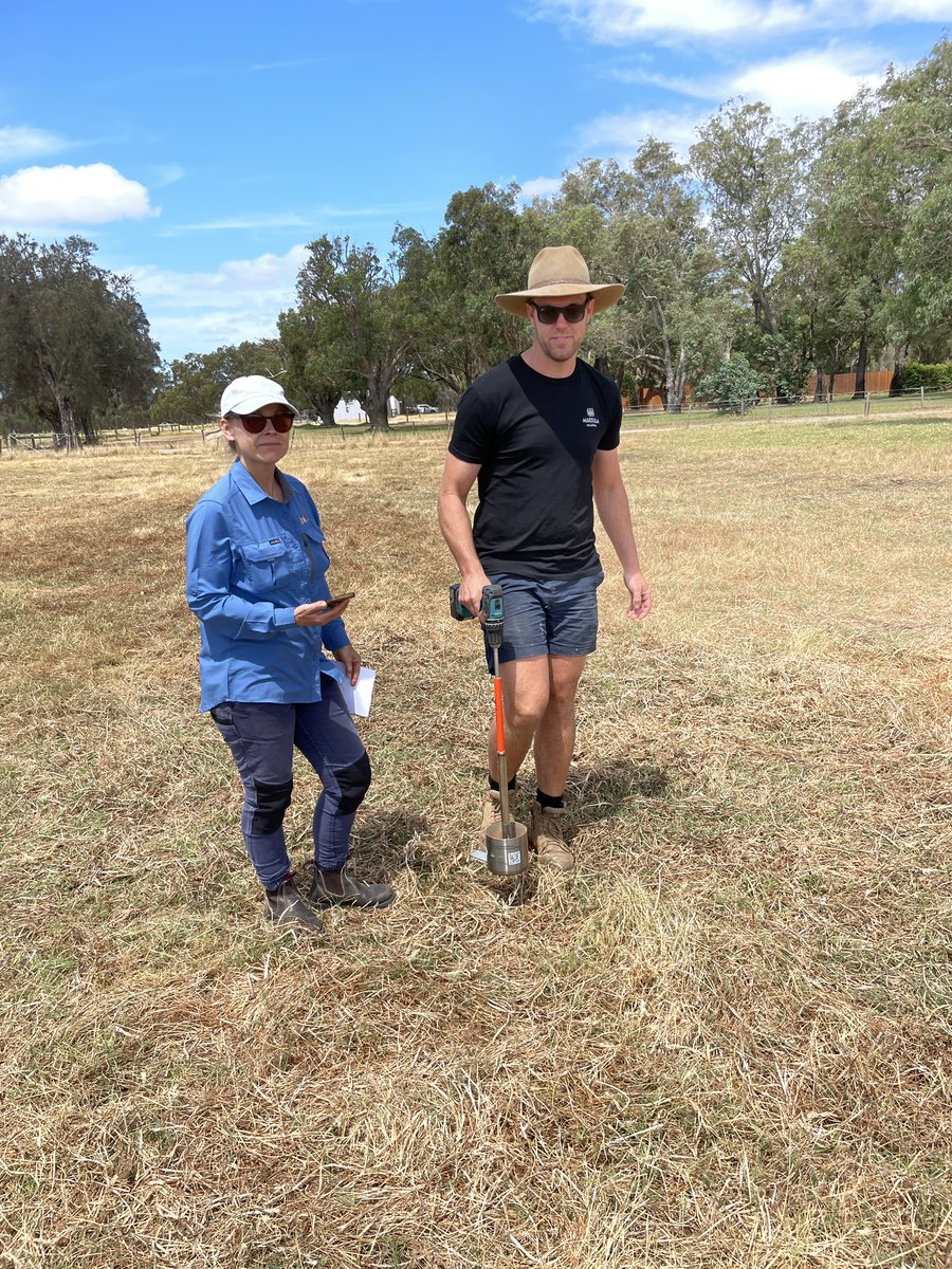 Works not too bad when you get to spend your days with the bearers of our food. Digging the good dirt in the Peel-Harvey #soilsampling #nutrientmanagement #waestuaries #BindjarebDjilba #SoilWise