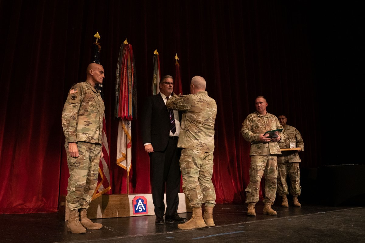 U.S. Army North #JFLCCresponds (@usarmynorth) on Twitter photo The #ARNORTH CG, CSM, and CW5 hosted an "All Hands" session to address the command and recognize members of the team. There was also a presentation of the unit's recently approved Meritorious Unit Citation.
#StrengthoftheNation #FifthArmy #AllHands
<a href="/JohnEvans1988/">John Evans</a> The #ARNORTH CG, CSM, and CW5 hosted an "All Hands" session to address the command and recognize members of the team. There was also a presentation of the unit's recently approved Meritorious Unit Citation.
#StrengthoftheNation #FifthArmy #AllHands
<a href="/JohnEvans1988/">John Evans</a>