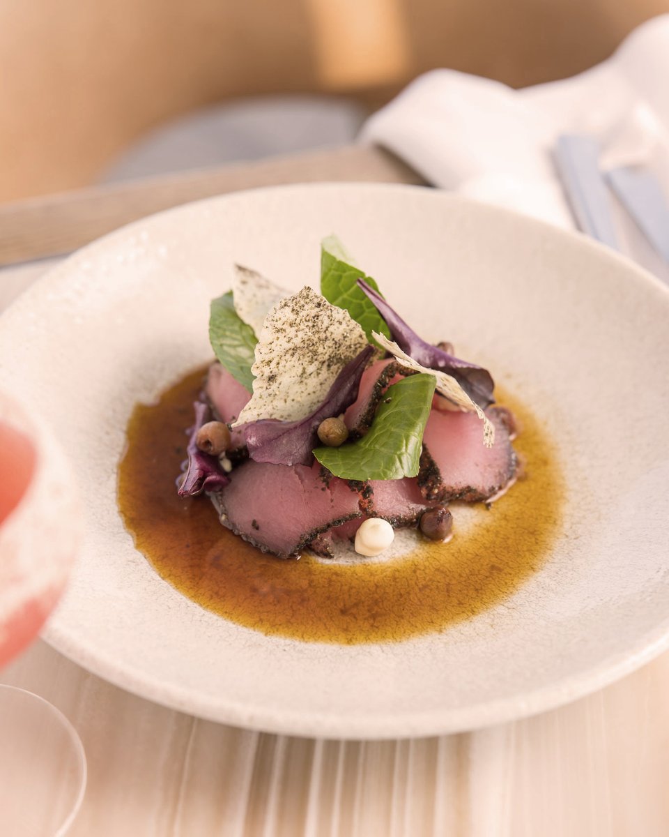 Directproperty's tweet photo. Looking for a unique place to take an international visitor? Me-Gal is a restaurant at Taronga Zoo, set amongst the animals and with the amazing backdrop of Sydney Harbour.  
  
#MeGal #MeGalMosman #SydneyEats https://t.co/PUtImTQtuR
