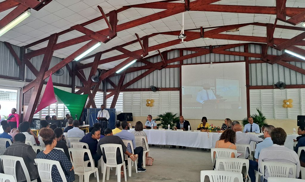 GertyLycee's tweet photo. Magnifique cérémonie d'ouverture de la semaine des lycées professionnels #SLP au LPGA afin de mettre en valeur les diverses filières et d'établir des partenariats entre @AcGuadeloupe et les acteurs de la Guadeloupe et des Îles du Nord https://t.co/57O6aSECNZ