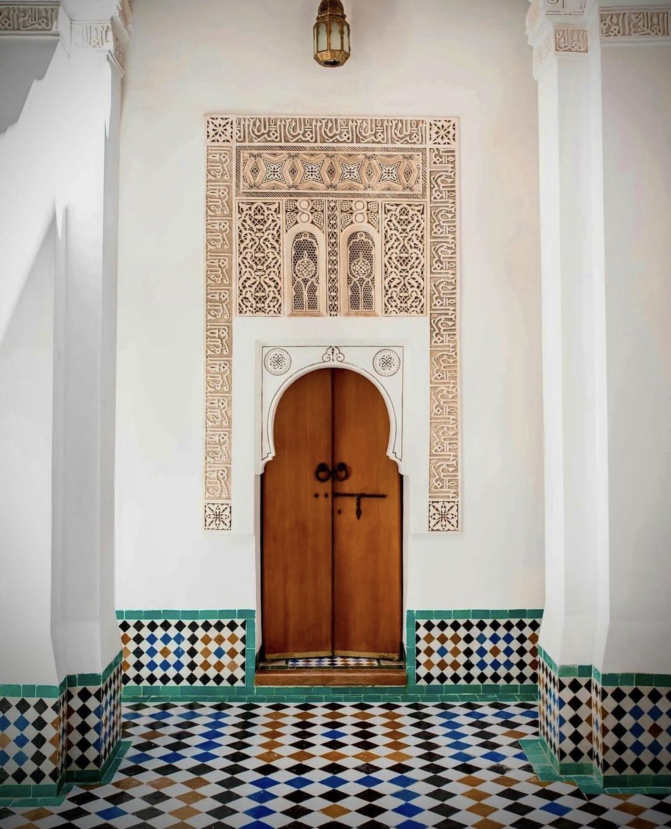 ZelligeMagazine's tweet photo. Breathtaking Zellige Tiles at the Ben Youssef Madrasa in Marrakech ✨
#ZelligeDaily #MoroccanTiles #Morocco #MoroccanArchitecture https://t.co/3mOHpkZeC9